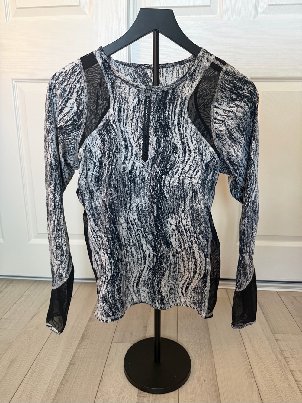 Lululemon Women's Black & White Long-Sleeve Athletic Top with Mesh Panels